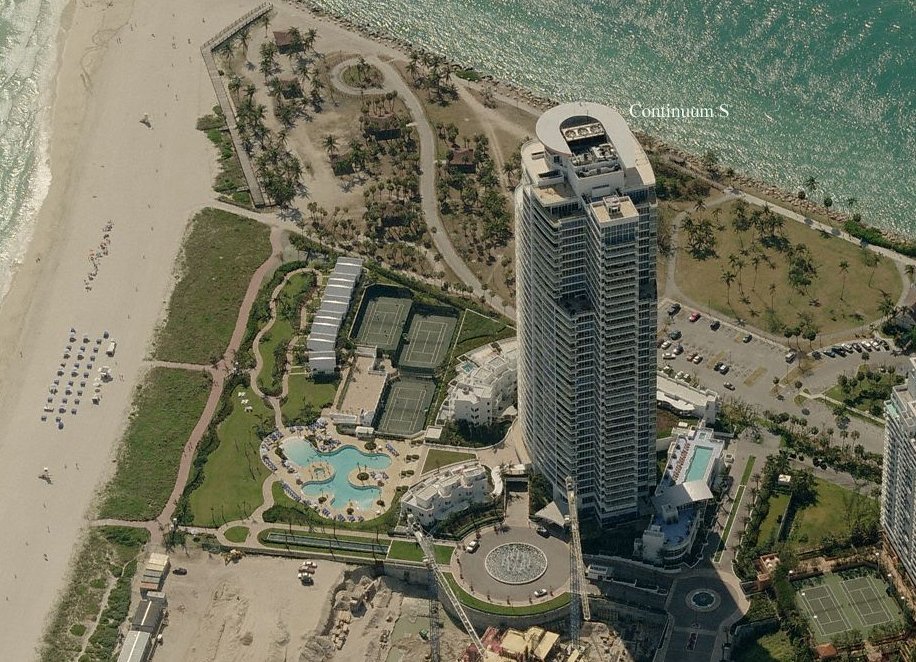 Aerial photo of Continuum I (South Tower)