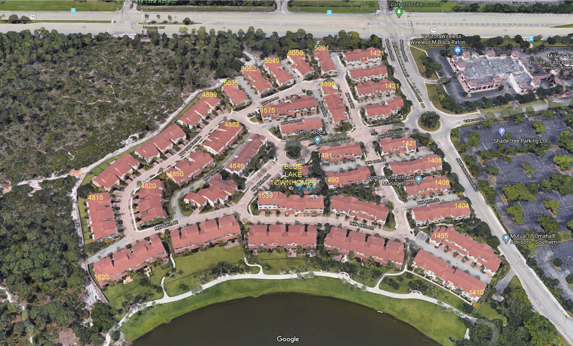 Aerial photo of Blue Lake Townhomes